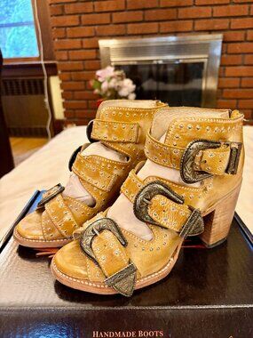 Freebird Violet Bootie Color Banana Size 8